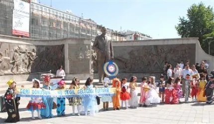 Miniklerin Geri Dönüşümden Kıyafet Sergisi Büyük İlgi Gördü