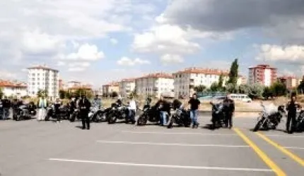 Motosiklet Tutkunlarına İleri Sürüş Eğitimi Verildi