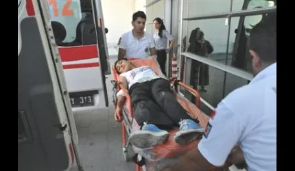 Duvardan Atlayan Kızın Koluna Demir Korkuluk Saplandı
