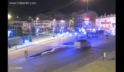 Develi İlçe Meydanı Işıklandırıldı