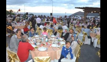 Kayseri Vali Orhan Düzgün Koruyucu Ailelerle İftarda Buluştu
