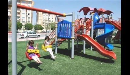 Çocuk Parklarına Suni Çim Döşenecek