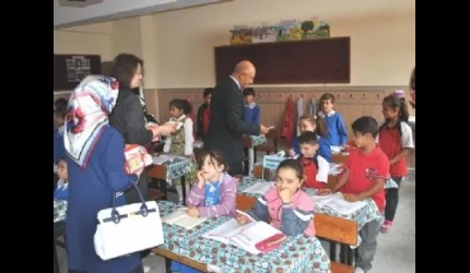 AK Parti'den Minik Öğrencilere Ziyaret