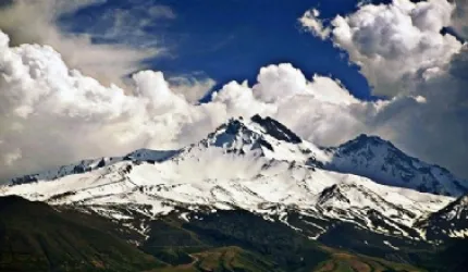 Erciyes'e Mevsimin İlk Karı Yağdı