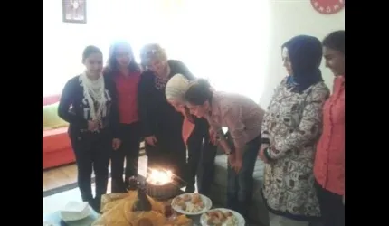Çocuk Evi'ndeki Çocuklara Anne Şefkati