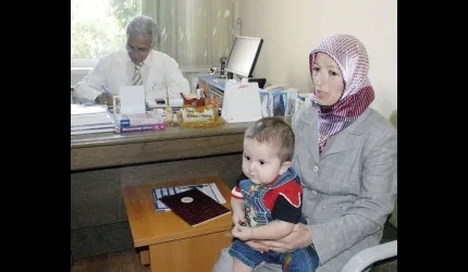 Profesör, hastaları mağdur etmemek için ücretsiz muayene yapıyor