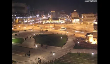 Cumhuriyet Meydanı'nda Renkli Açılış