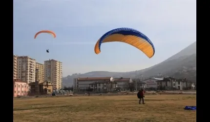Yamaç Paraşütçüleri Ali Dağı'ndan Yılın İlk Uçuşunu Yaptı