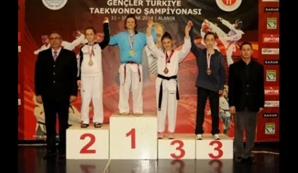 Duygu Özyahni Genç Bayanlar Türkiye Taekwondo Şampiyonu