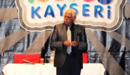 Semih Sergen 'Yunus Emre Şiirleri'yle şiir tutkunlarını mest etti