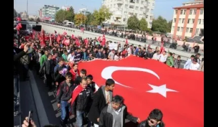 Kayseri´de binlerce kişi terörü lanetlemek için yürüdü