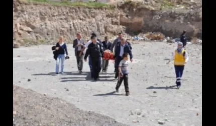 İNŞAAT ÇUKURUNA DÜŞEN YAŞLI ADAM YARALANDI
