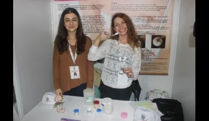 Liseli Öğrenciler 'kafeinli' Diş Macunu Üretti