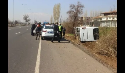 Kayseri'de Turistleri Taşıyan Otobüs Devrildi: 12 Yaralı