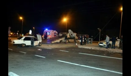Otomobiller Çarpıştı: 5 Yaralı