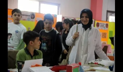Refika Küçükçalık Ortaokulu Bilim Fuarı Ziyaretçilerini Bekliyor