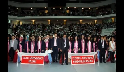 Erü Mühendislik Fakültesi'nde Mezuniyet Heyecanı