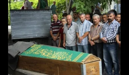 Çöp Kamyonunun Devrildiği Kazada Ölen İşçiler Toprağa Verildi