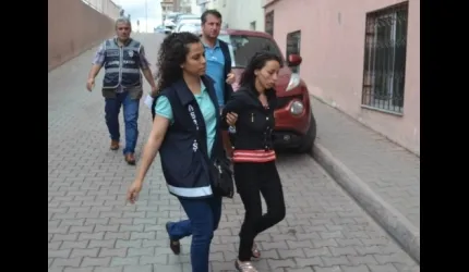 Çocuğunu Döverek Öldüren Anne Ve Sevgilisi Tutuklandı