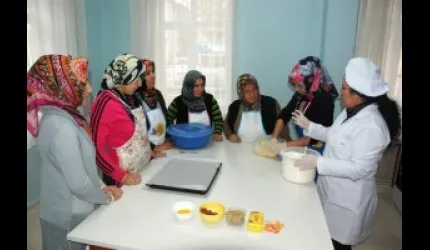 Hanımlara yemek pişirme, tatlı ve pasta yapma kursu