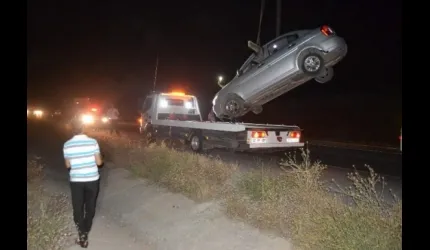 Direksiyon Hakimiyeti Kaybolan Otomobil Yoldan Çıktı