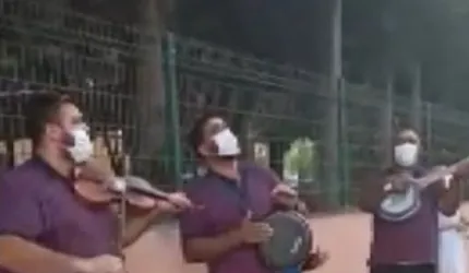 Hatay'da korona virüse yakalanan okul müdürüne müzikle moral verdiler