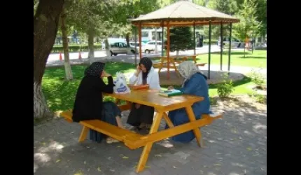 Kocasinan Belediyesi, parklardaki oturma banklarını artırdı