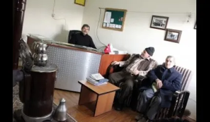 Namaz için duranlar Mimar Sinan´a ait eserlerin minyatürleriyle karşılaşıyor