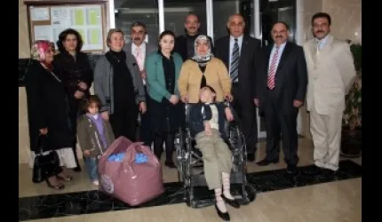 Doğaya atılan plastik kapaklar engelliye araba oldu