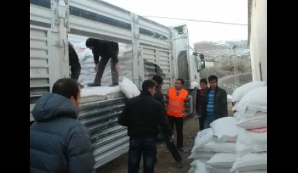 Van´ın Ocaklı köyüne ilk gıda yardımı Kayseri´den ulaştı