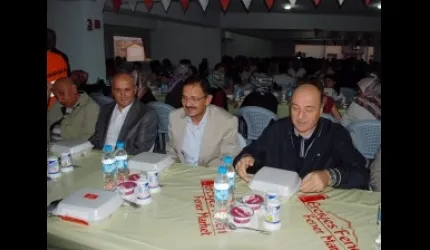 Vali Bilici ve Başkan Özhaseki iftarını vatandaşlar birlikte yaptı