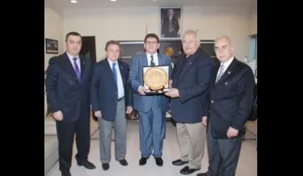 Kızılay´dan Boydak´a plaket