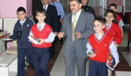 Takdirnameyi getiren öğrenci hikaye kitabını kapacak