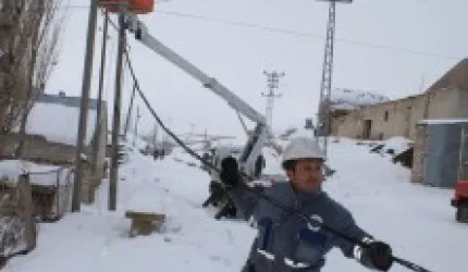 Kayseri´ye bağlanan köye enerji nakil hattı çekildi
