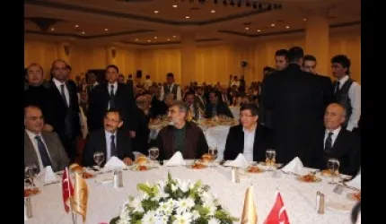 Bakan Davutoğlu: Dönüşüm yaşayan ülkelerin kalkınması için elimizi uzatacağız