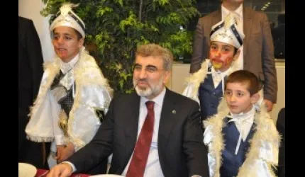 İşadamı Boydak, depremzedelerin çocuklarını sünnet ettirdi
