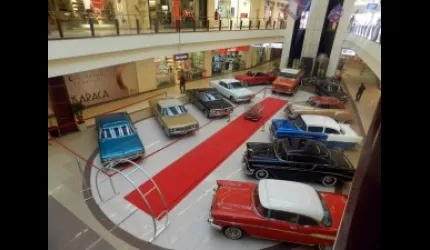 Yıllara meydan okuyan araçlar sergisi
