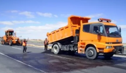 Karayolları Bölge Müdürlüğü bozulan yollar onarıyor