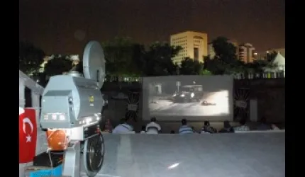 Kayseri'de açık havada sinema keyfi