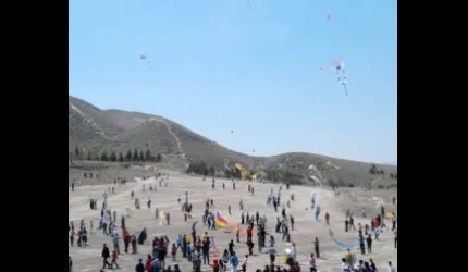 Çocuklar kadar büyükler de uçurtma heyecanı yaşadı