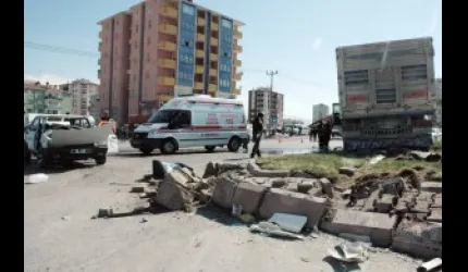 Kayseri´de trafik kazası: 1 ölü 2 yaralı