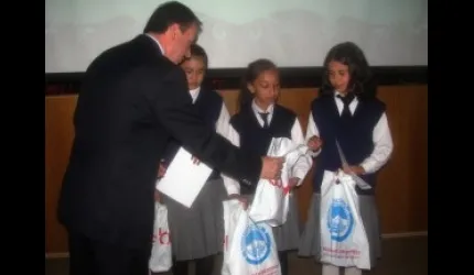 Dyned İngilizce Dil Eğitim Sistemi´nde başarılı olan öğrenciler ödüllendirildi