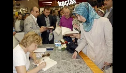 Nazlı Ilıcak okurlarıyla buluştu