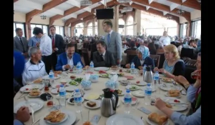 Başkan Özhaseki, parklarda spor yapan kadınlarla buluştu