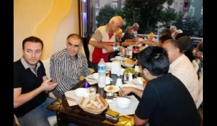 İhtiyaç sahipleri lokantada iftar açma sevinci yaşadı