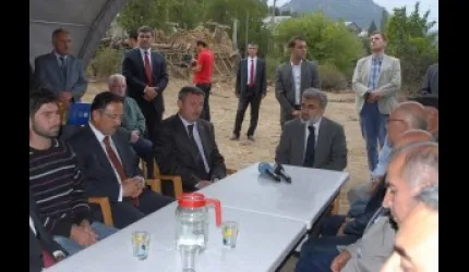 Bakan Yıldız, şehit ailesine ev anahtarını teslim etti