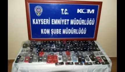 Polisten kaçak cep telefonu operasyonu