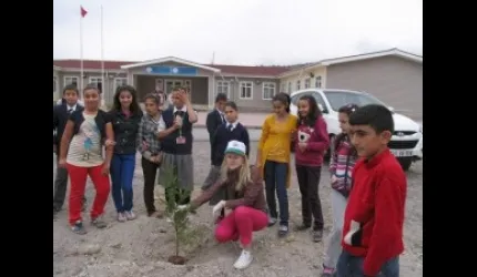 TEMA Kayseri, Litvanyalı gençlerle fidan dikti