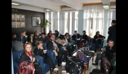 Kayseri Barosu, adliyede aşure dağıttı