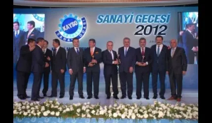 Kayseri Sanayi Odası Gecesi pastası kesildi